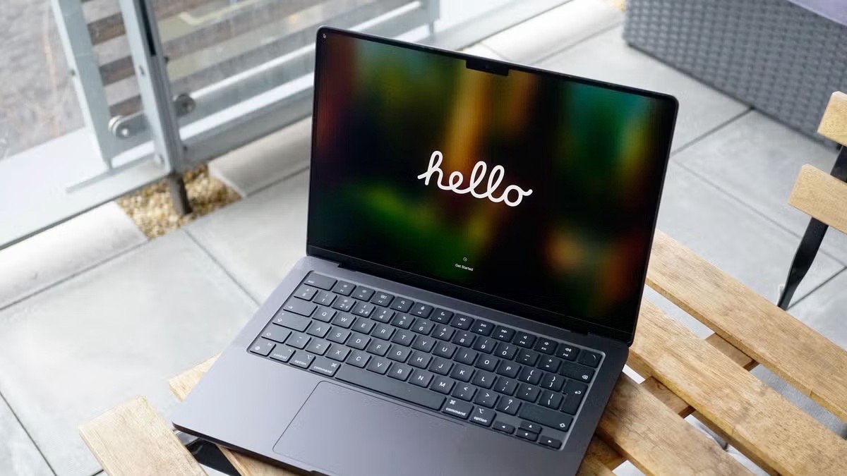 MacBook&nbsp;Air&nbsp;M4 in Space&nbsp;Black on a desk near an airplane window